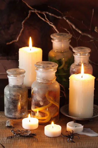Vasi farmacia strega pozioni magiche decorazione di Halloween — Foto Stock