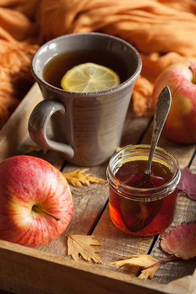 sıcak limon bal çay içecek eşarp rahat sonbahar yaprakları Isınma