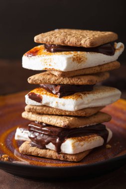 ev yapımı lokum şekerleme kraker çikolata ile