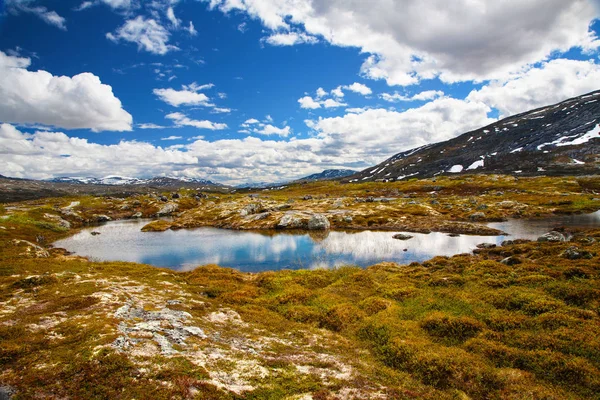 挪威 Aursjovegen 路上的山景 — 图库照片