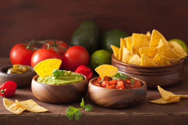 Mexican guacamole and salsa dip, nachos tortilla chips — Stock Photo, Image