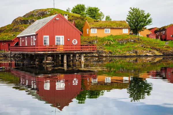 Tradiční rybářské domy rorbu na Haholmen ostrov, Norsko — Stock fotografie