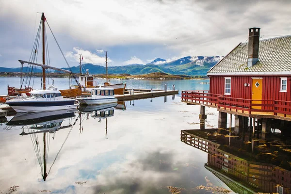 Traditional fisherman houses rorbu and boats at Haholmen island, — Stock Photo, Image