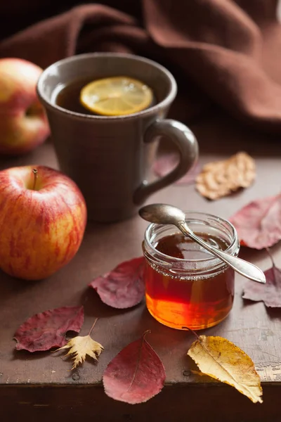 sıcak limon bal çay içecek eşarp rahat sonbahar yaprakları Isınma