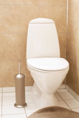 Modern banyoda beyaz klozet