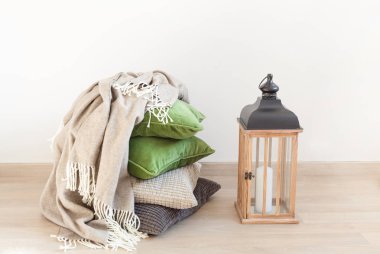 gri ve yeşil yastıkları rahat ev iç