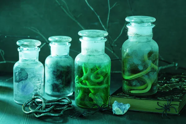 cadı eczacı kavanozları sihirli iksirler cadılar bayramı dekorasyonu