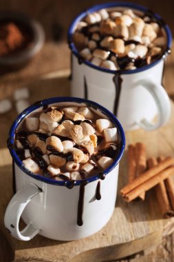 şekerleme sıcak çikolata mini lokum tarçın kış içki