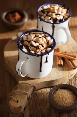 şekerleme sıcak çikolata mini lokum tarçın kış içki