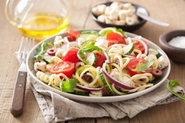 Kabak salatası Yunan Biberi domates peynir zeytin c ile spiralized