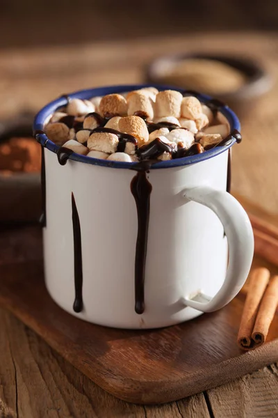 S'mores hot chocolate mini marshmallows cinnamon winter drink — Stock Photo, Image