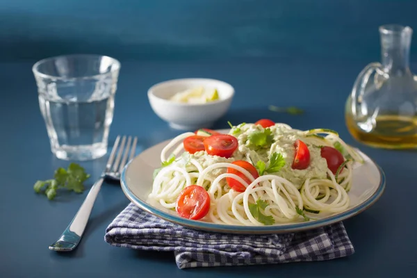 spiralized kabak salatası giyinme, avokado sağlıklı vegan 