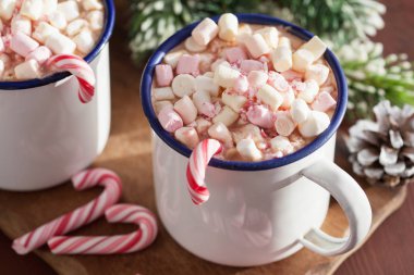 mini lokum şekeri ile sıcak çikolata