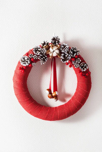 Red christmas wreath handmade diy — Stock Photo, Image