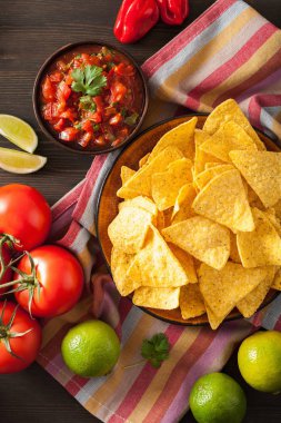 Meksika salsa sosu ve cips tortilla cips