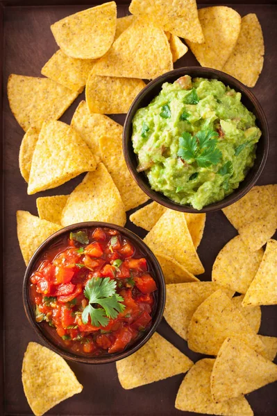 Mexikói guacamole és a salsa szószt, nachos tortilla chips — Stock Fotó