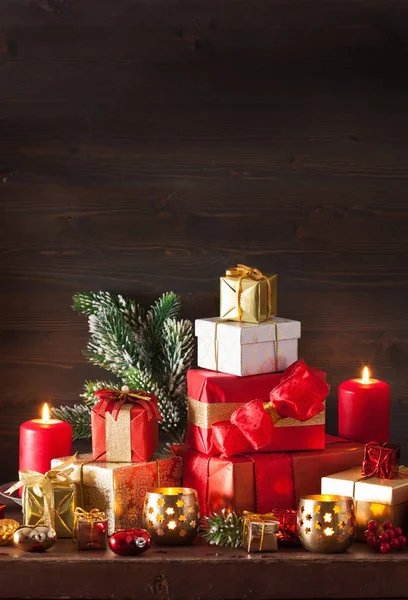 Caja de regalo de Navidad y luz de decoración —  Fotos de Stock