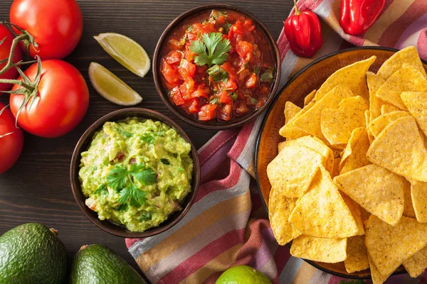 Salsa e guacamole messicane, nachos tortilla chips — Foto Stock