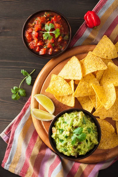 Mexican guacamole and salsa dip, nachos tortilla chips — Stock Photo, Image