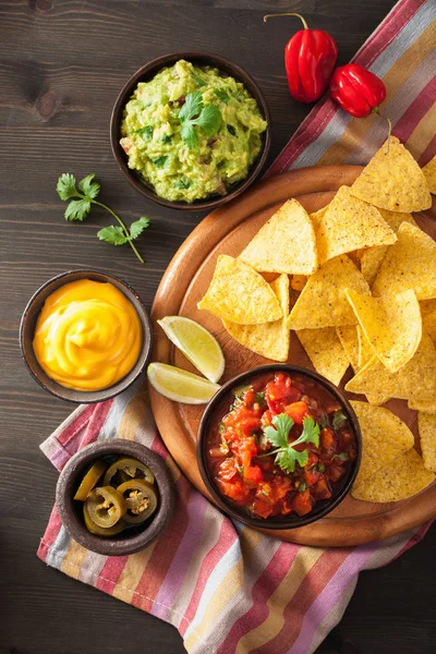 Mexican nachos tortilla chips with guacamole, salsa and cheese — Stock Photo, Image