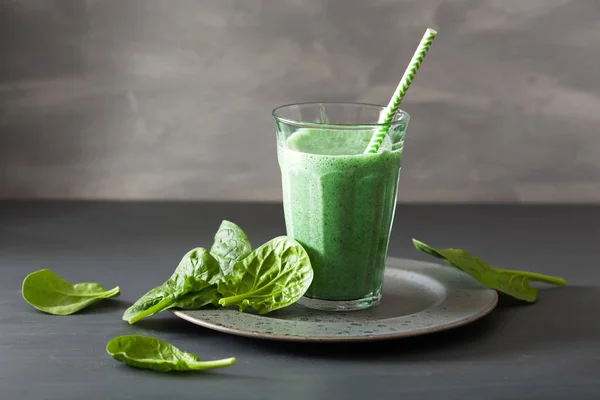 Green spinach smoothie with spirulina, chia seed, lime, apple — Stock Photo, Image