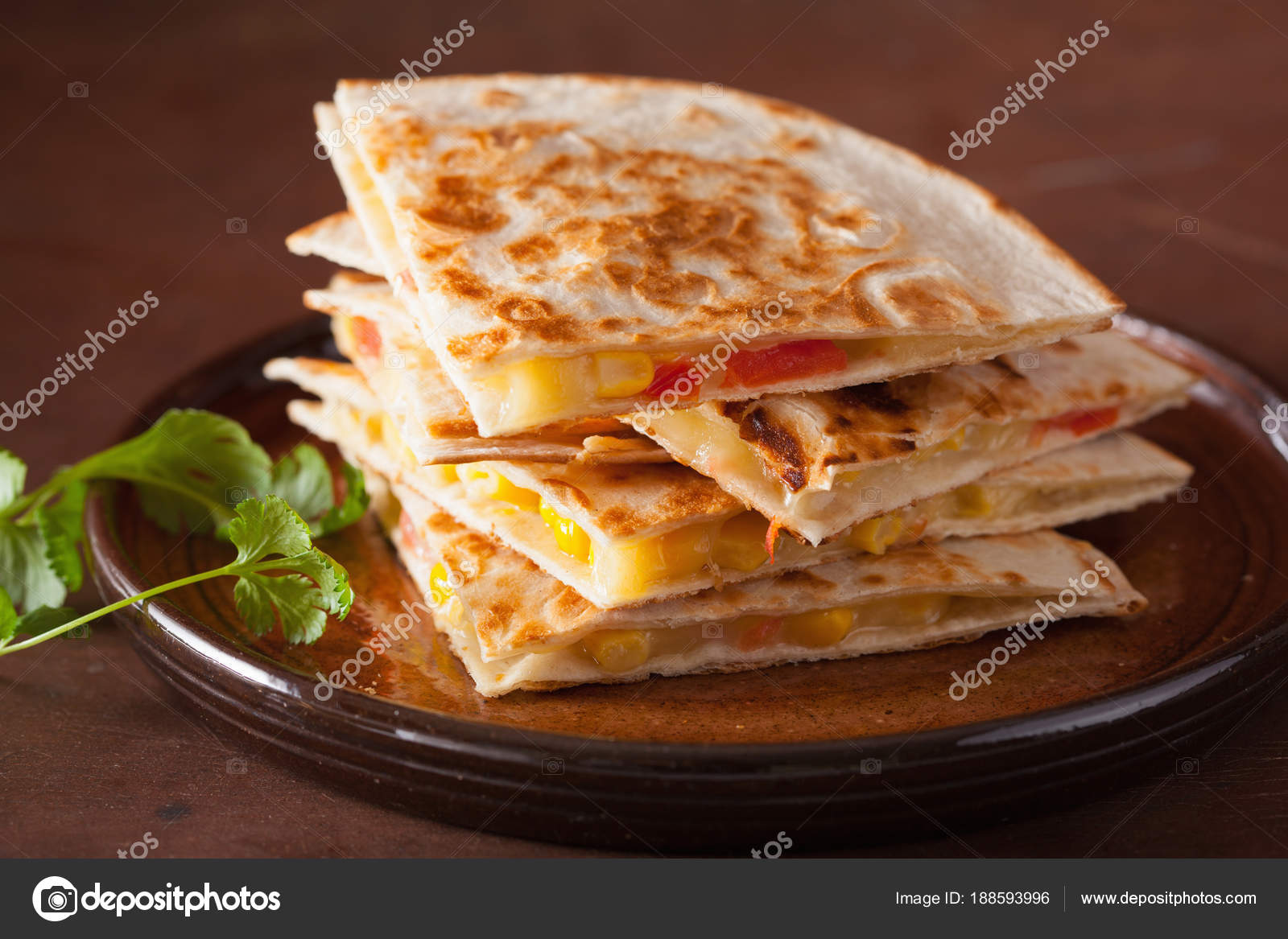 Mexicaanse quesadilla met tomaat maïs kaas — Stockfoto © duskbabe