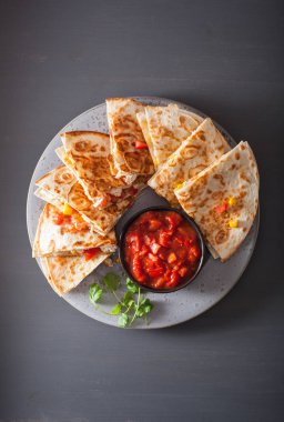 Mexican quesadilla tavuk domates Mısır peynir ile