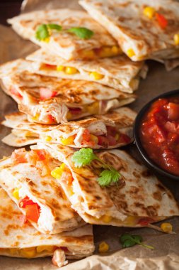 Mexican quesadilla tavuk domates Mısır peynir ile