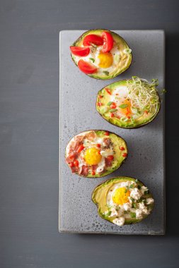 Avokado bacon, peynir, domates ve yonca spr ile yumurta pişirdim