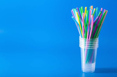 Tek kullanımplastik içme pipetleri