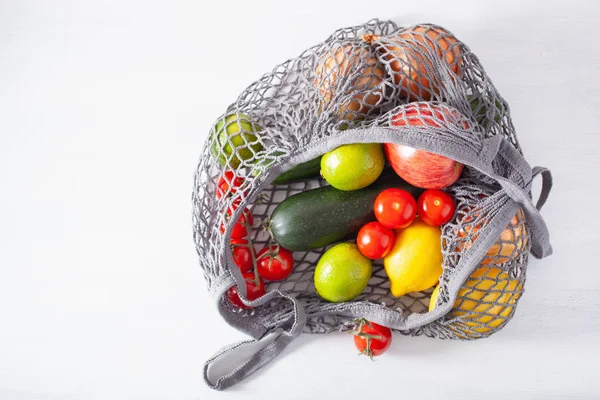 Verduras de frutas en bolsa de algodón de malla reutilizable, libre de plástico cero —  Fotos de Stock