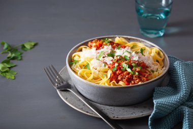 otlar ve parmesan, Tagliatelle bolognese makarna çeşitleri