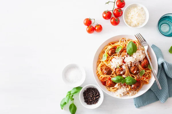 ミートボールとトマトソース、イタリアのパスタ スパゲッティ — ストック写真