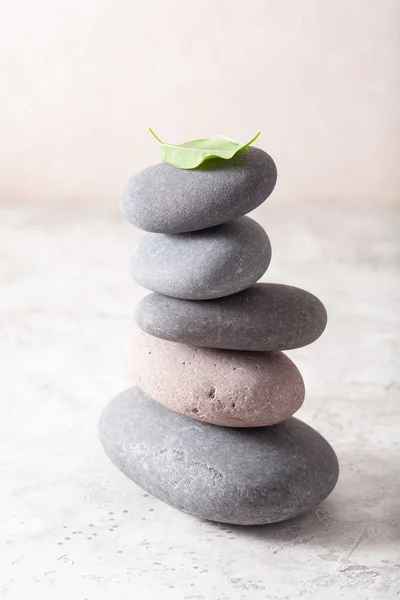 Piedras de spa masaje relajante tratamiento —  Fotos de Stock