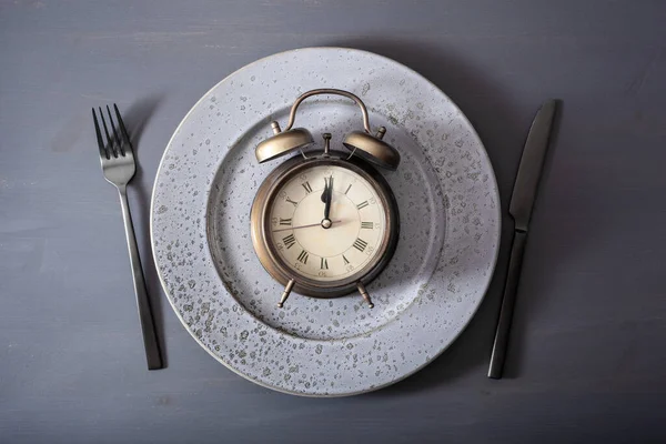 Concepto Ayuno Intermitente Dieta Cetogénica Pérdida Peso Tenedor Cuchillo Plato —  Fotos de Stock