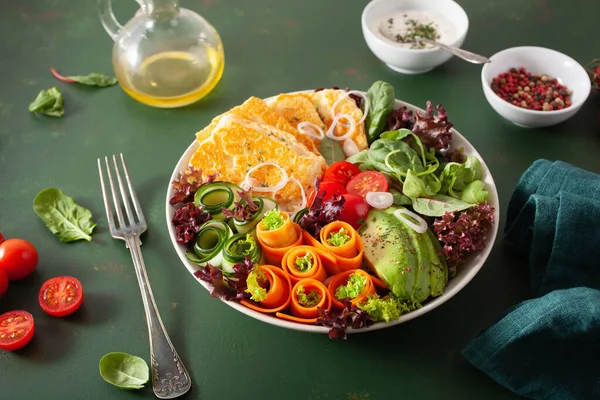 Tazón Almuerzo Dieta Paleo Cetogénico Queso Halloumi Hojas Ensalada Pepino —  Fotos de Stock