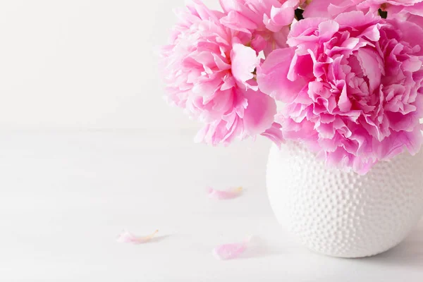 Красиві Рожеві Квіти Півонії Букет Вазі — стокове фото