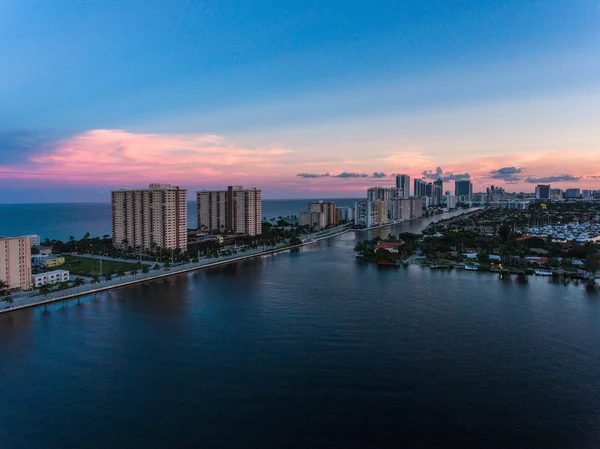 Luftaufnahme von miami hollywood mit hotels und apartments — Stockfoto