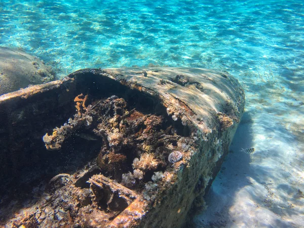 Underwater photo of a sunken drug plane — Stock Photo, Image