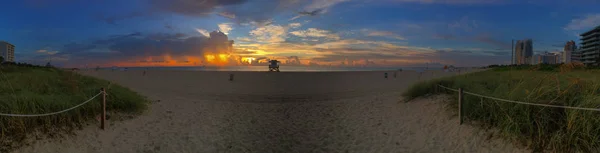 Panoramisch uitzicht van Miami South Beach zonsopgang — Stockfoto