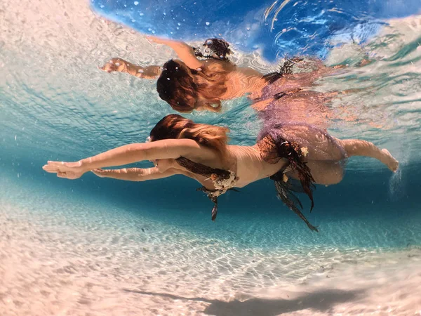 Exotic fantasy mermaid swims underwater — Stock Photo, Image