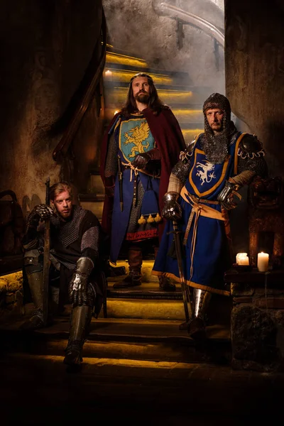 中世纪的国王和他的圆桌骑士 — 图库照片
