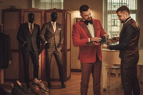 Extravagant man in tailor studio — Stock Photo, Image