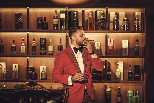 Extravagant stylish man with glass of whisky — Stock Photo, Image