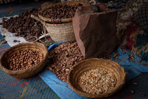 Semena z marockého arganového stromu na trhu — Stock fotografie