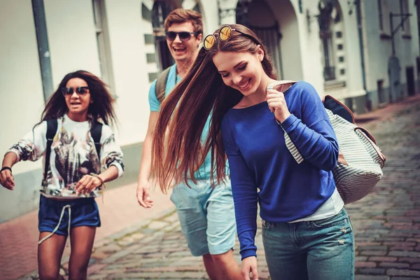 Multi ethnic friends tourists in an old European city — Stock Photo, Image