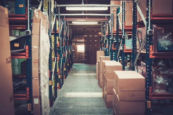 Crates and boxes on a shelves in a warehouse — Stock Photo, Image