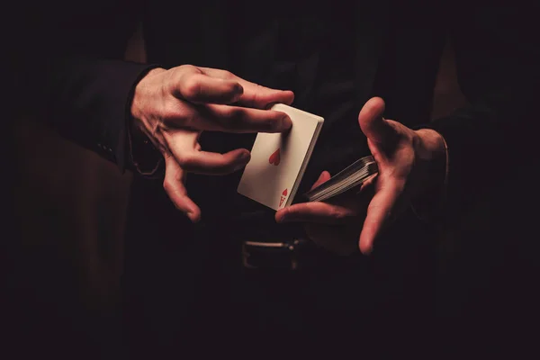 Man showing tricks with cards — Stock Photo, Image