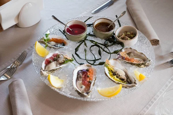 Tasty oysters on a plate — Stock Photo, Image