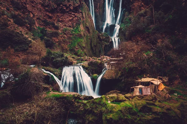 Villaggio berbero vicino alla cascata di Ouzoud in Marocco — Foto Stock